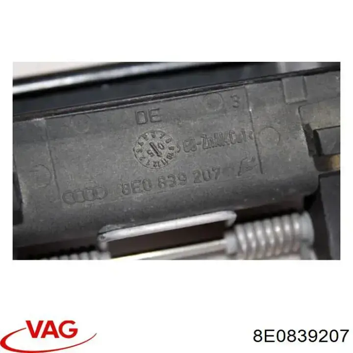 Ручка передньої двері зовнішня права 8E0839207 VAG