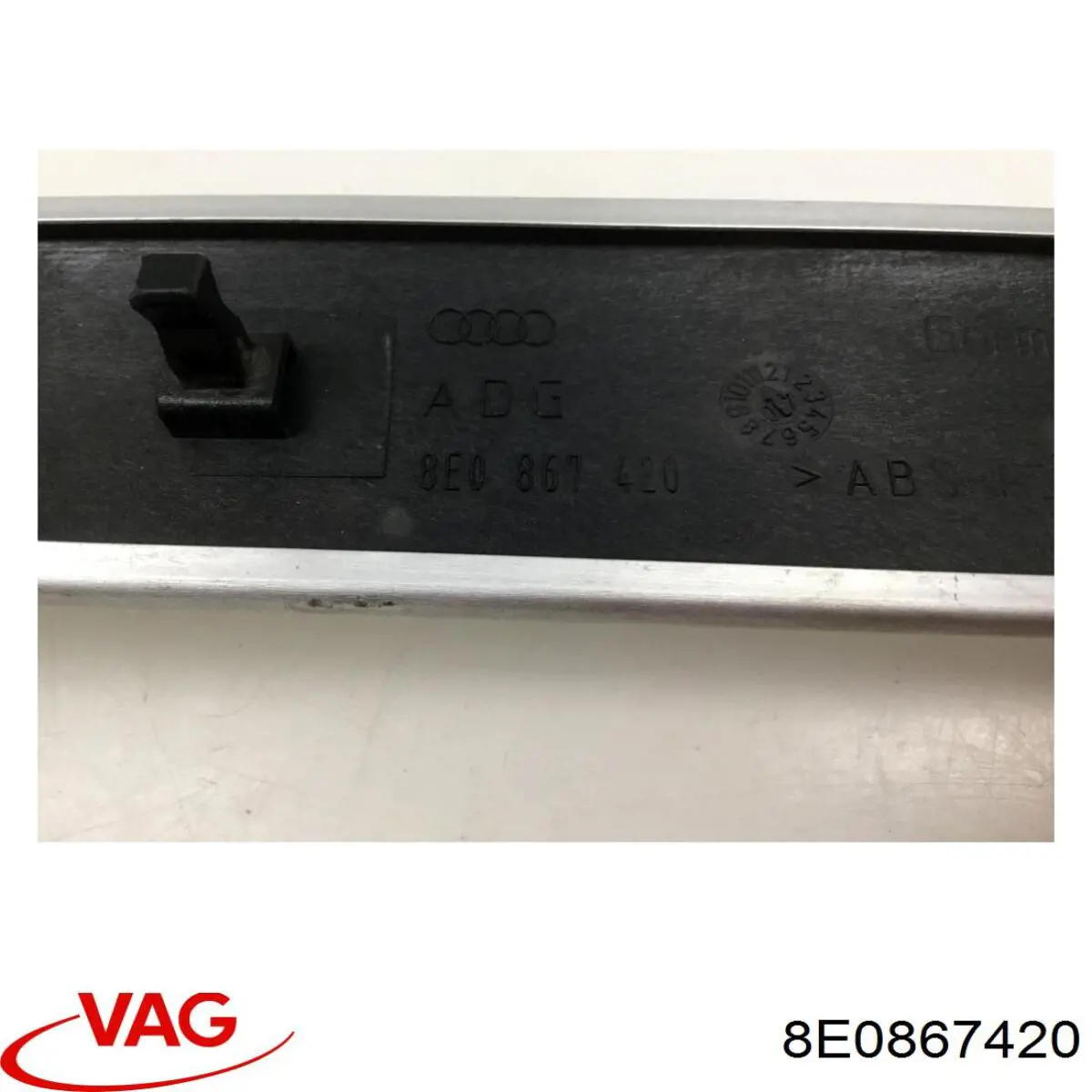 Накладка задньої правої двері VAG 8E0867420 ціна, від 8.83 USD