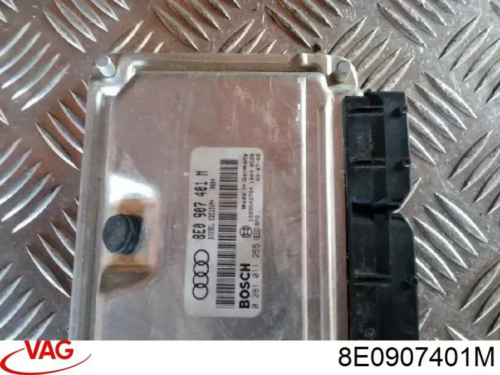 Електронний блок керування двигуном 8E0907401M VAG