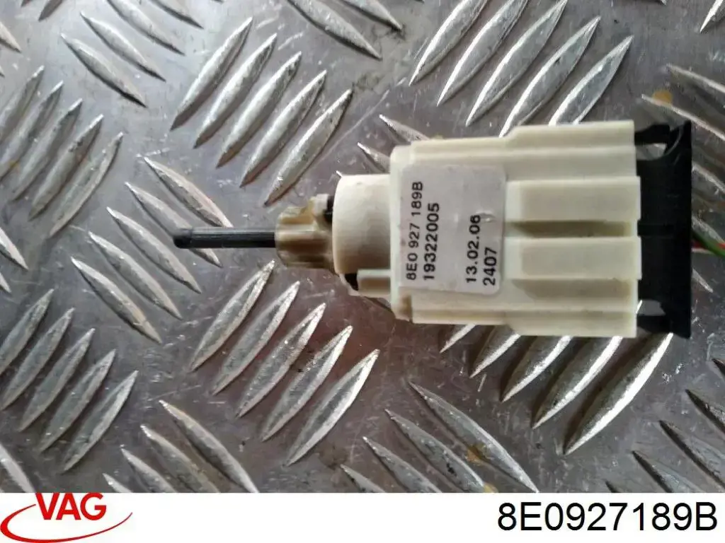 Датчик включення зчеплення VAG 8E0927189B ціна, від 5.11 USD