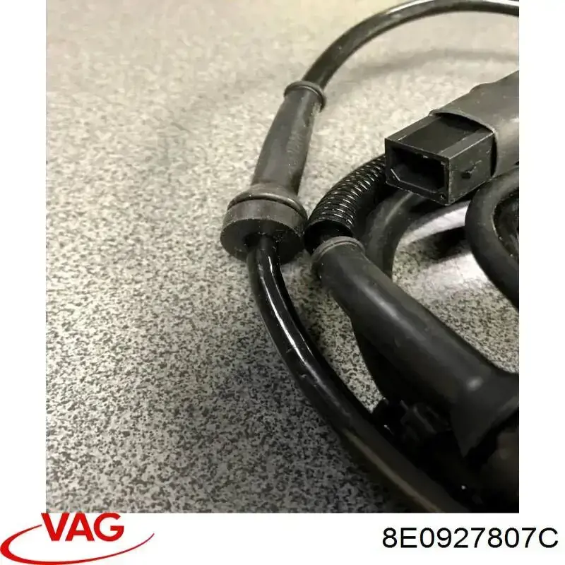 Датчик АБС (ABS) задній, лівий 8E0927807C VAG