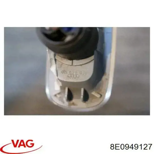 Повторювач повороту на крилі 103F02183331 VAG
