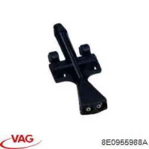 Форсунка омивача скла лобового, права 8E0955988A VAG