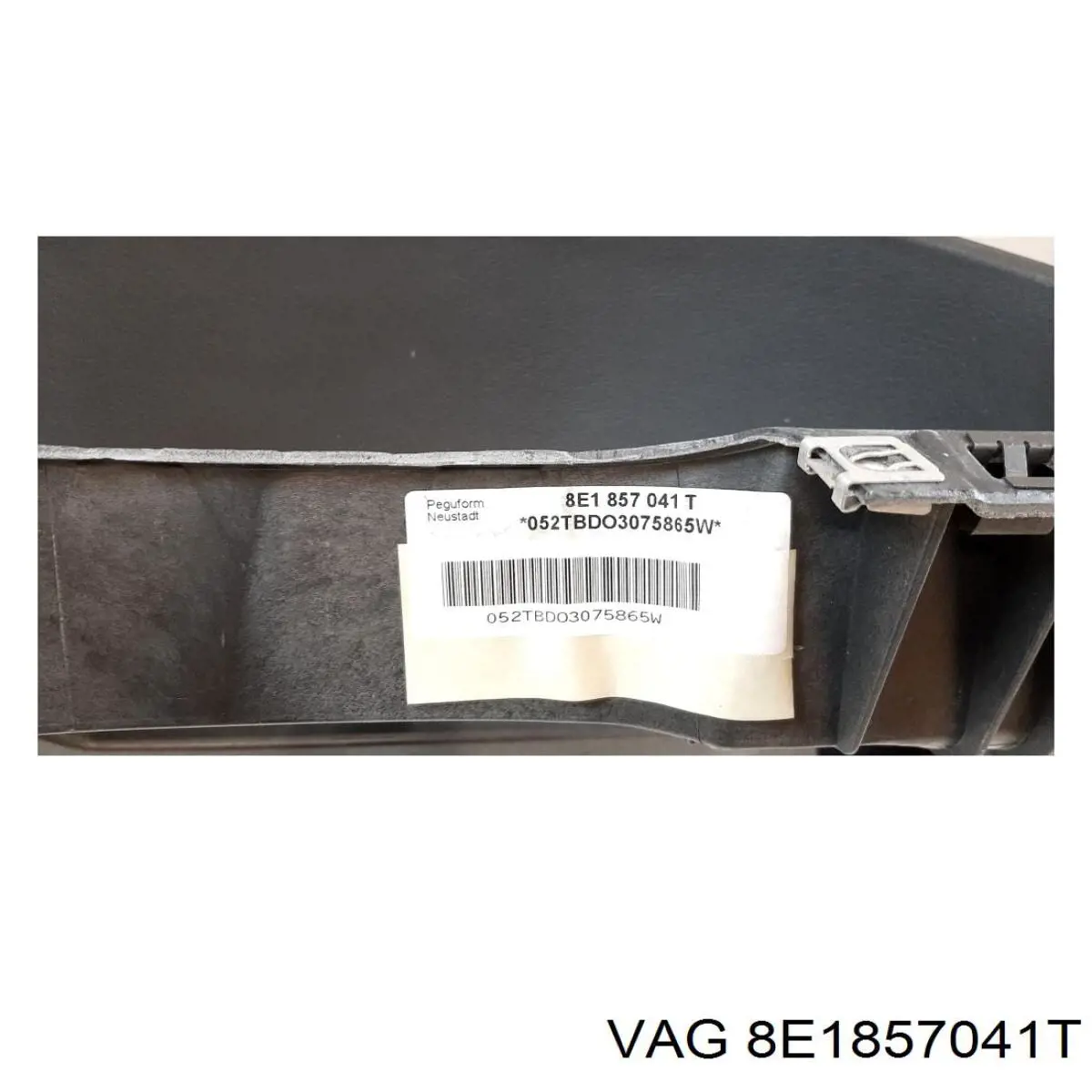 Панель передня "торпедо" VAG 8E1857041T