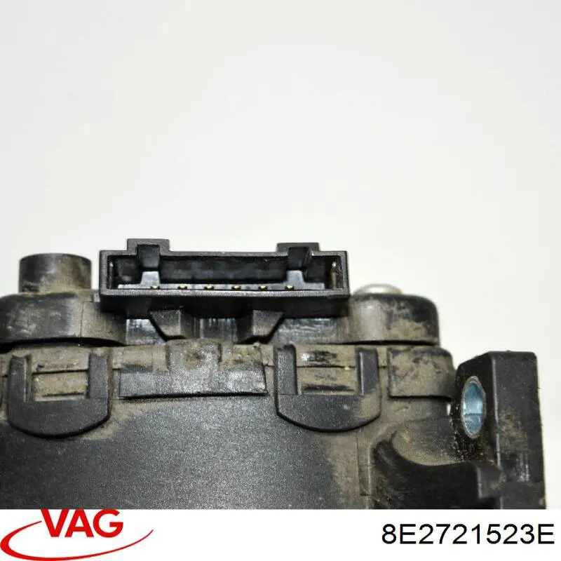 Підаль газу VAG 8E2721523E ціна, від 15.33 USD