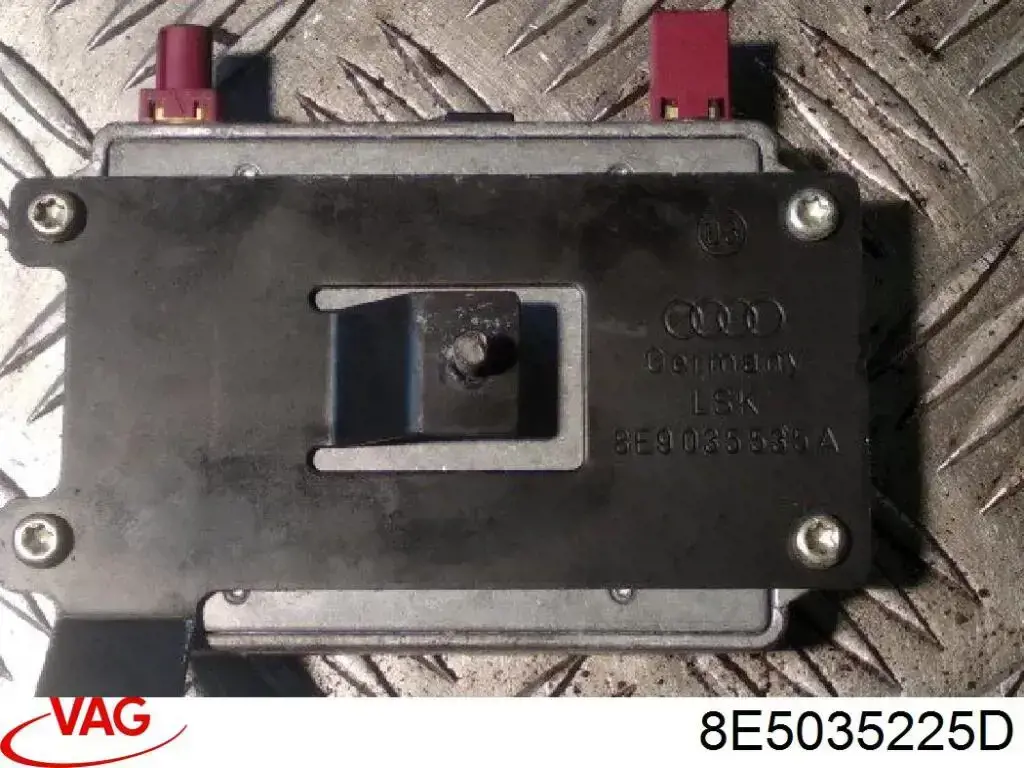 Купити 8E5035225D VAG Підсилювач сигналу антени