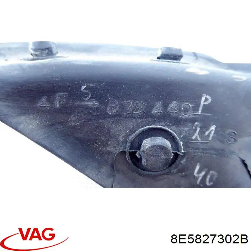 Петля кришки багажника 8E5827302B VAG