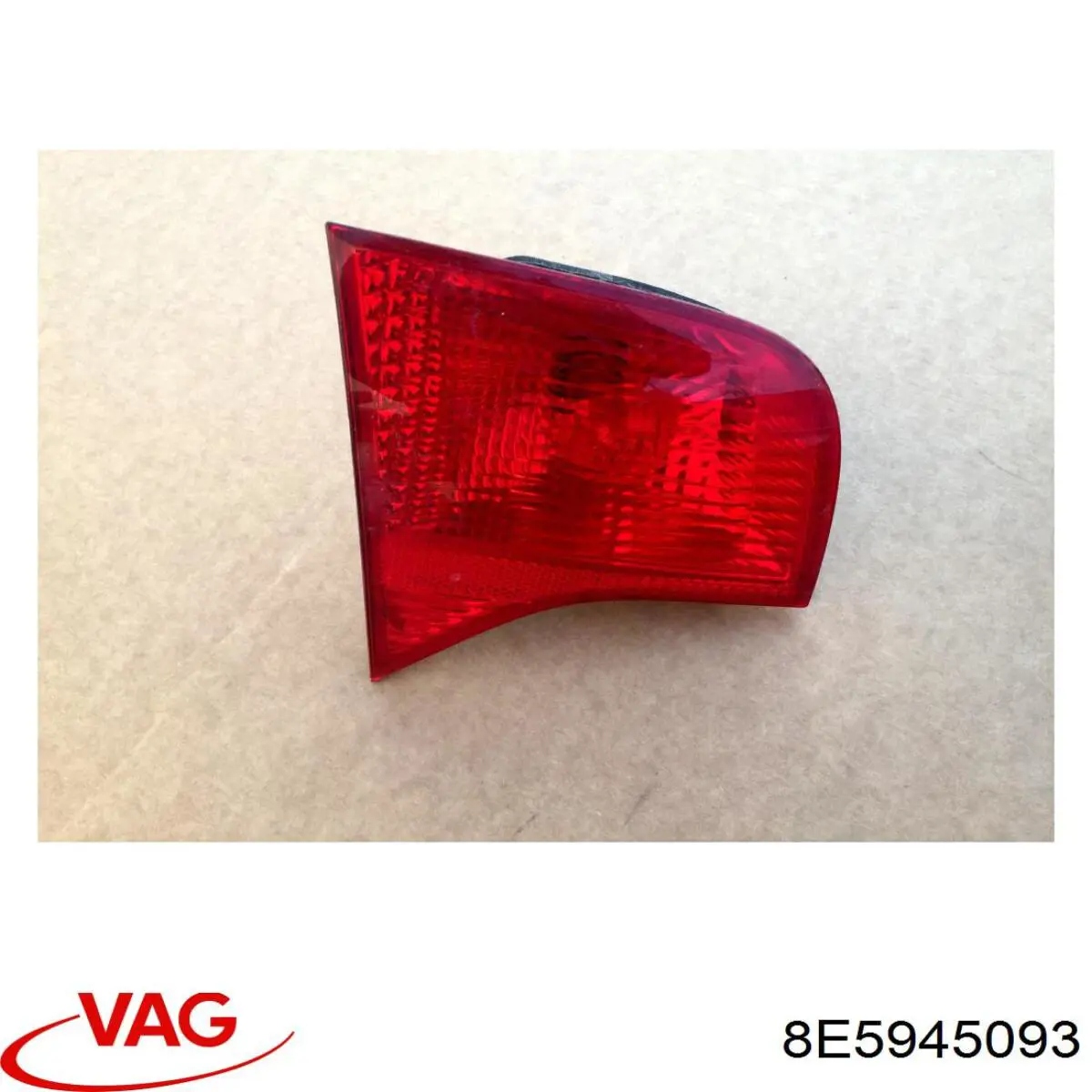 Стоп задній VAG 8E5945093 ціна, від 25.33 USD