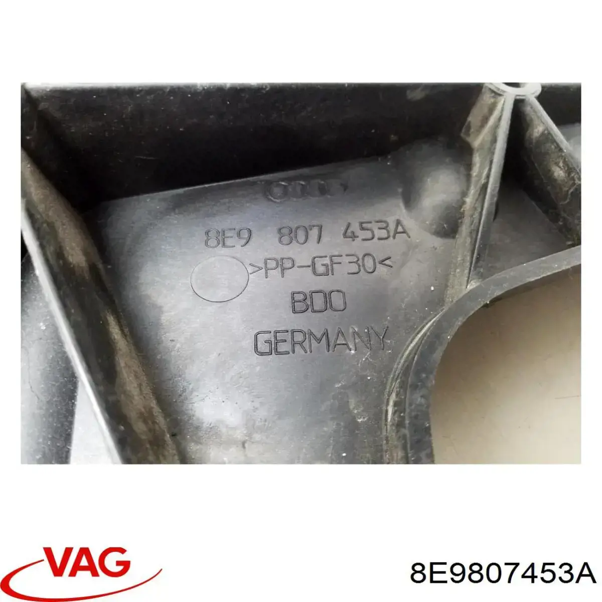 Направляюча заднього бампера, ліва VAG 8E9807453A