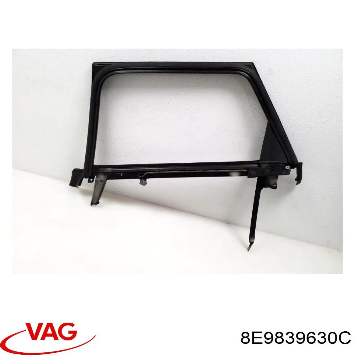 8E9839630C VAG Рама скла правих задніх дверей