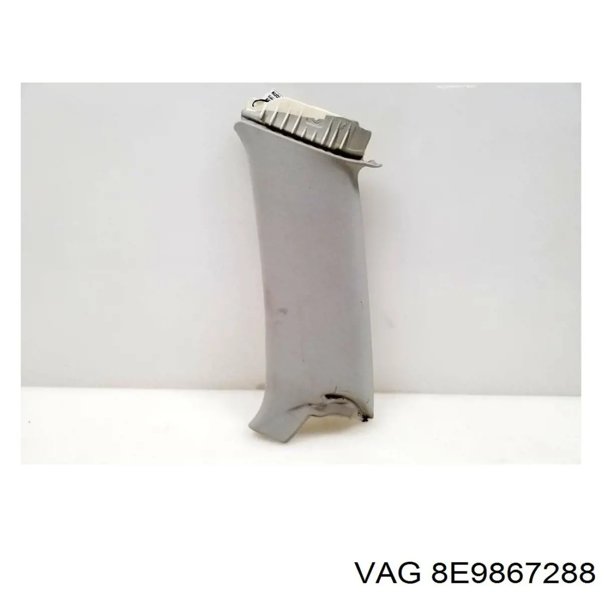 8E9867288 VAG Обшивка стійки кузова внутрішня, задня права