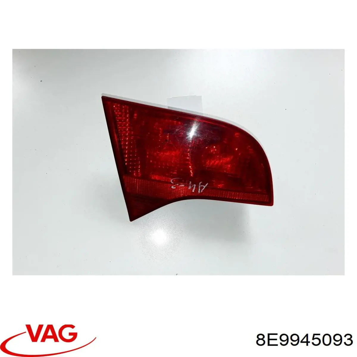 Стоп задній VAG 8E9945093 ціна, від 33.64 USD
