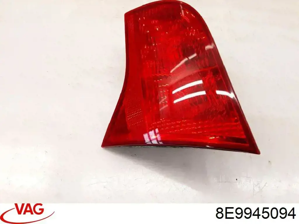 Стоп задній VAG 8E9945094 ціна, від 25.33 USD