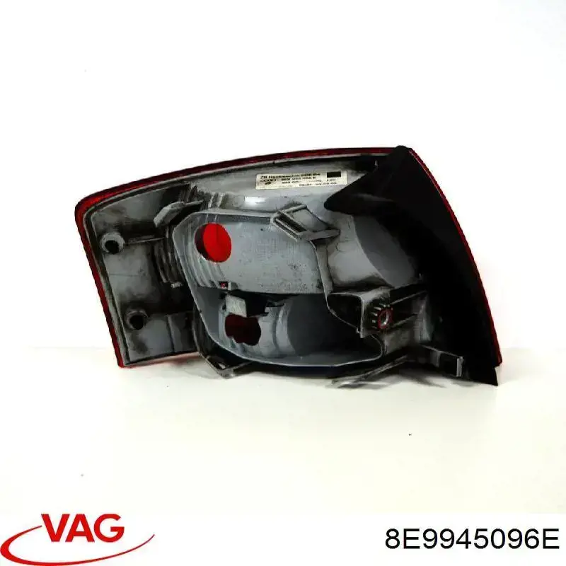 Задній правий зовнішній ліхтар VAG 8E9945096E ціна, від 43.23 USD