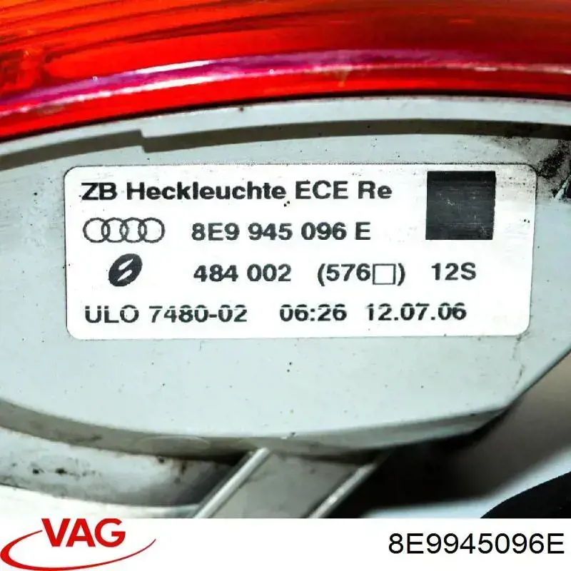 Купити 8E9945096E VAG Ліхтар задній правий, зовнішній