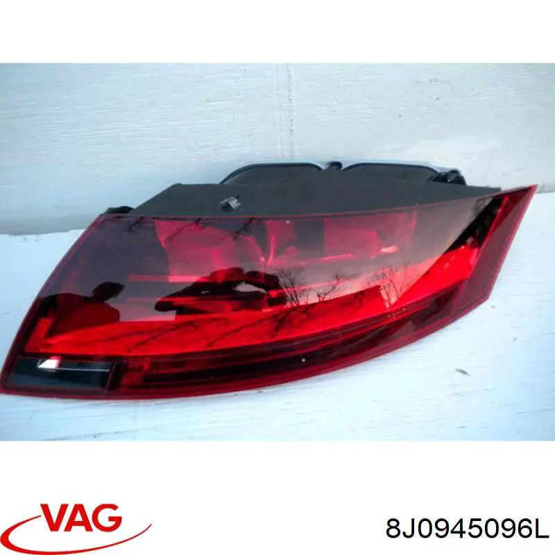 Купити 8J0945096L VAG Задня права фара