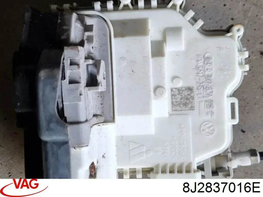 8J2837016E VAG Замок двері правої передньої