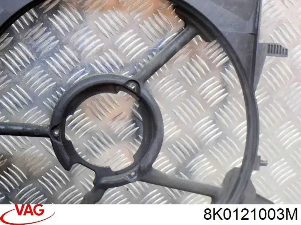 Дифузор (кожух) радіатора охолодження 8K0121003M VAG