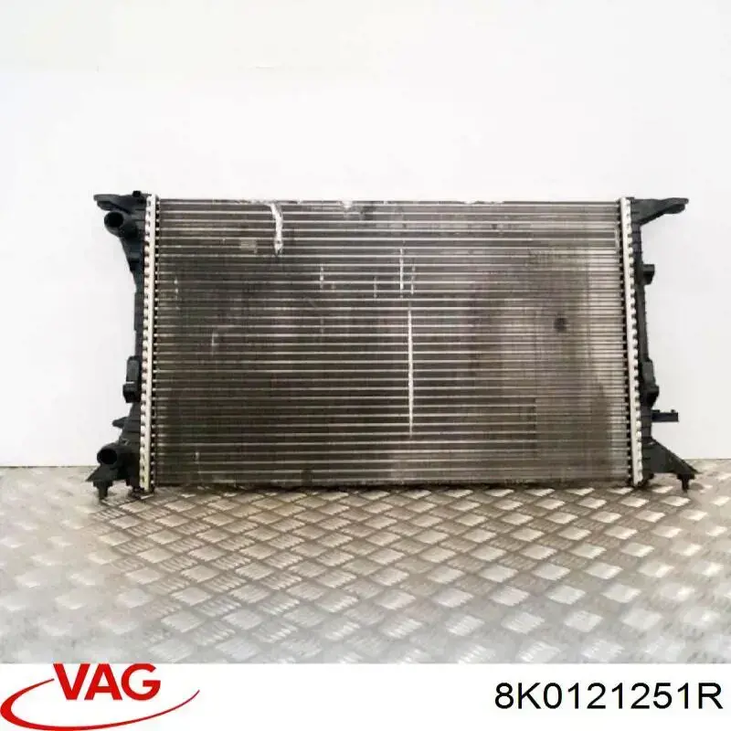 Радіатор 8K0121251R VAG