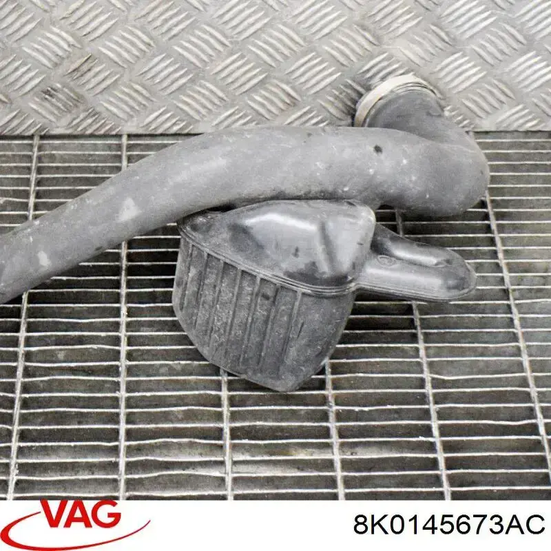 Купити 8K0145673AC VAG Шланг/патрубок интеркуллера
