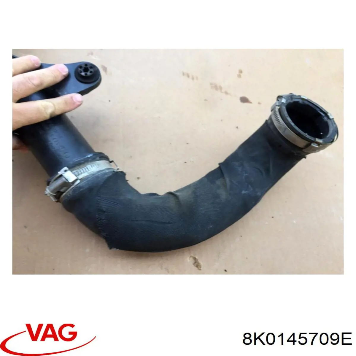 Купити 8K0145709E VAG Шланг/патрубок интеркуллера