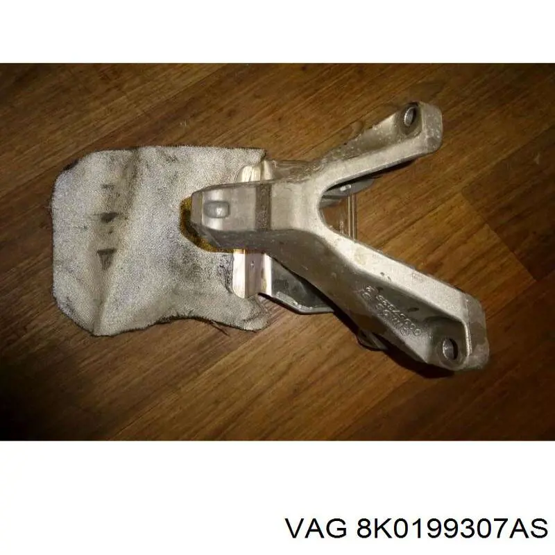 8K0199387 VAG Кронштейн подушки (опори) двигуна, лівої
