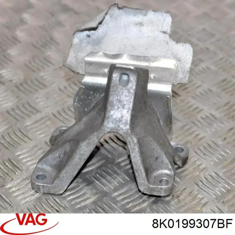 Кронштейн подушки (опори) двигуна, лівої 8K0199387 VAG