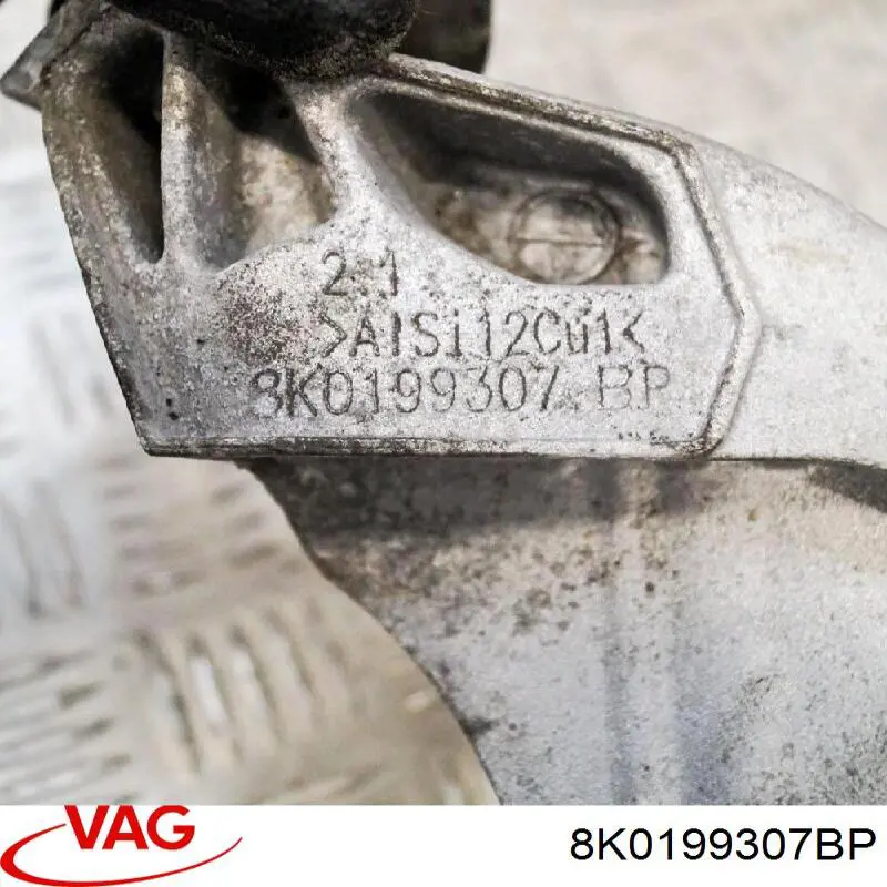 Кронштейн подушки (опори) двигуна, лівої 8K0199307BP VAG