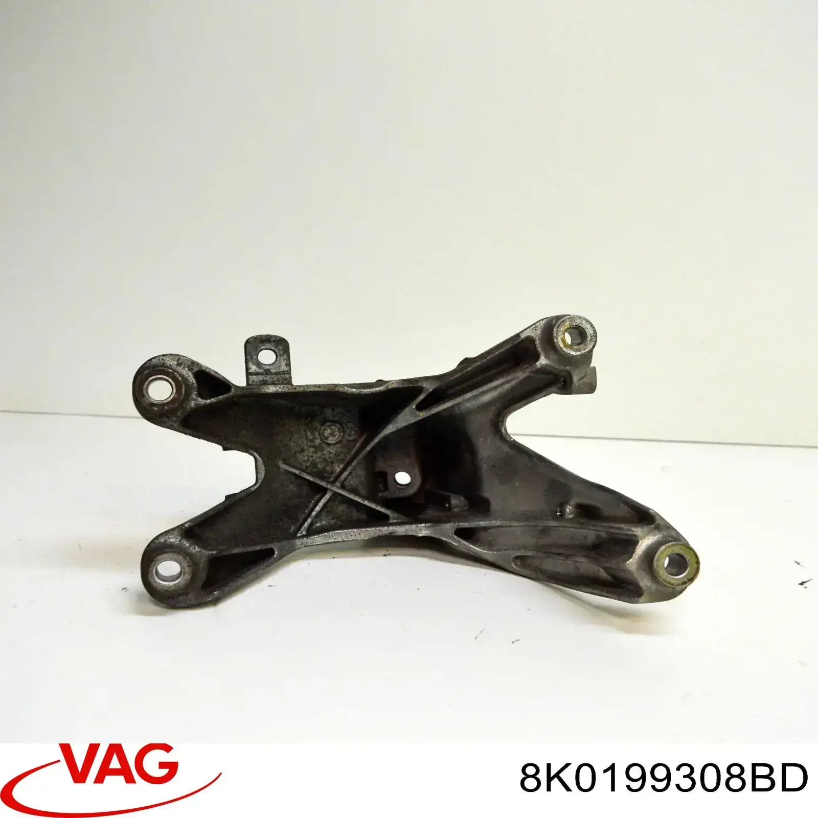 Кронштейн подушки (опори) двигуна, правої VAG 8K0199308AL ціна, від 6.47 USD