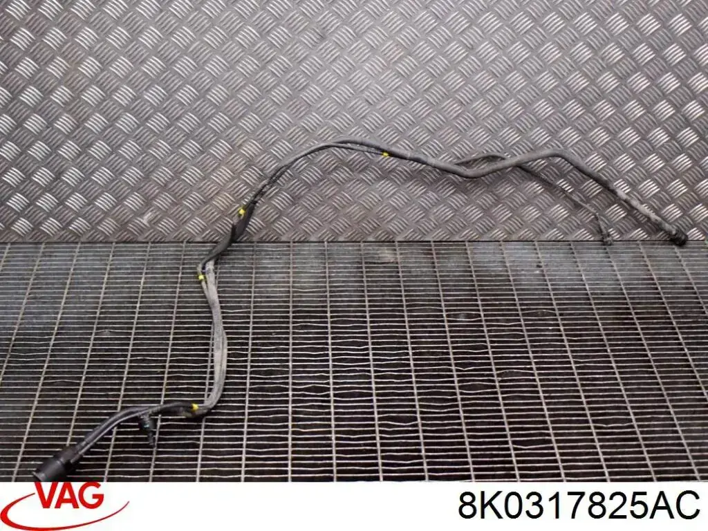Трубка масляного радіатора АКПП, нижня VAG 8K0317825AC ціна, від 101.35 USD