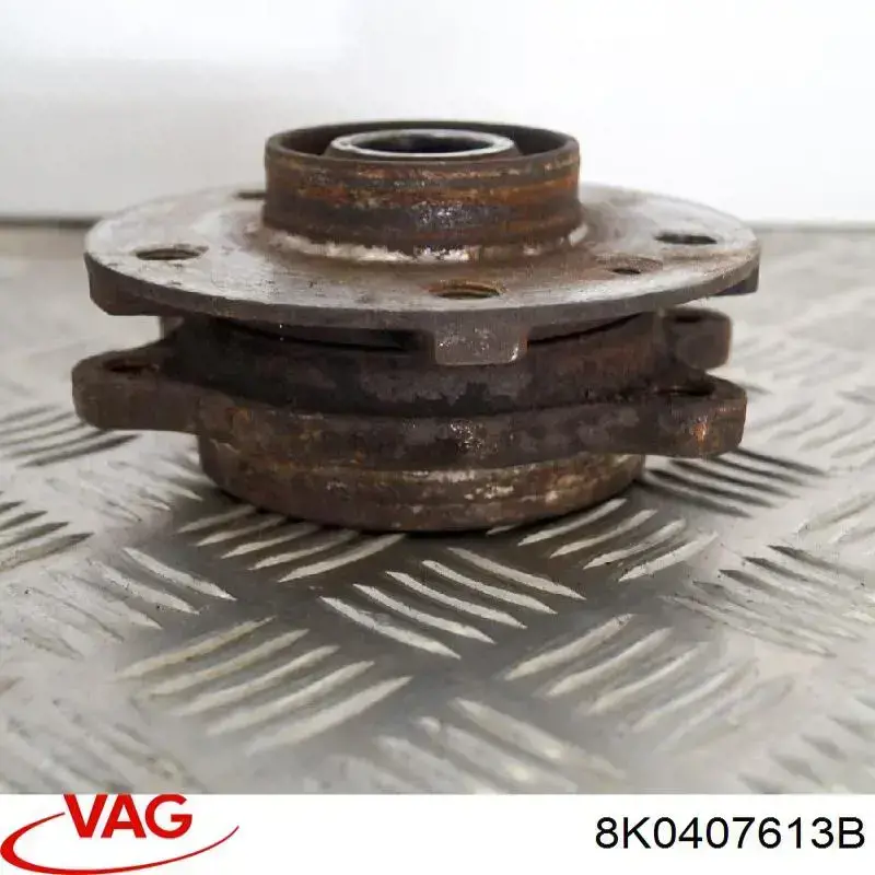 Передня маточина 8K0407613B VAG