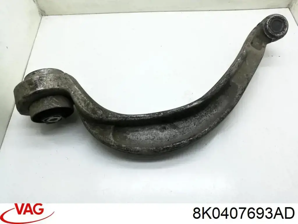 Купити 8K0407693AD VAG Лівий важіль передній нижній підвіски