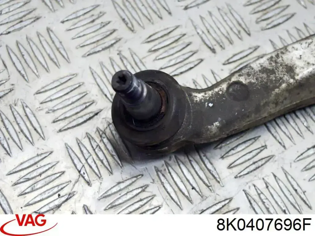 Купити 8K0407696F VAG Важіль передньої підвіски нижній, правий