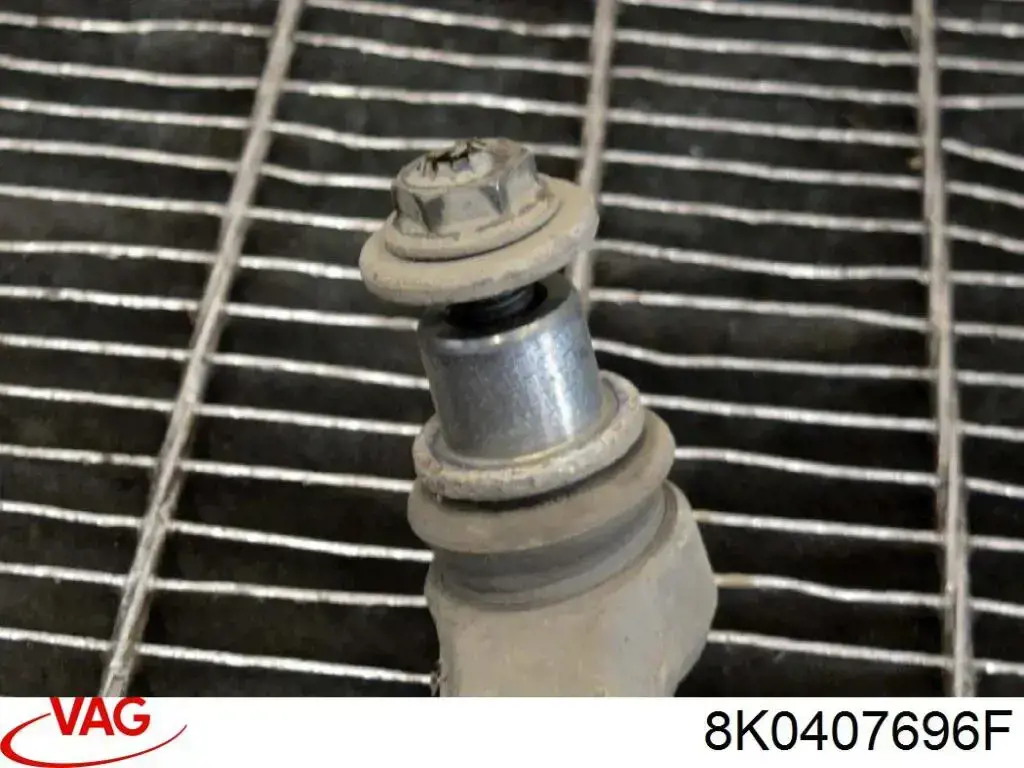 Важіль передньої підвіски нижній, правий 8K0407696F VAG