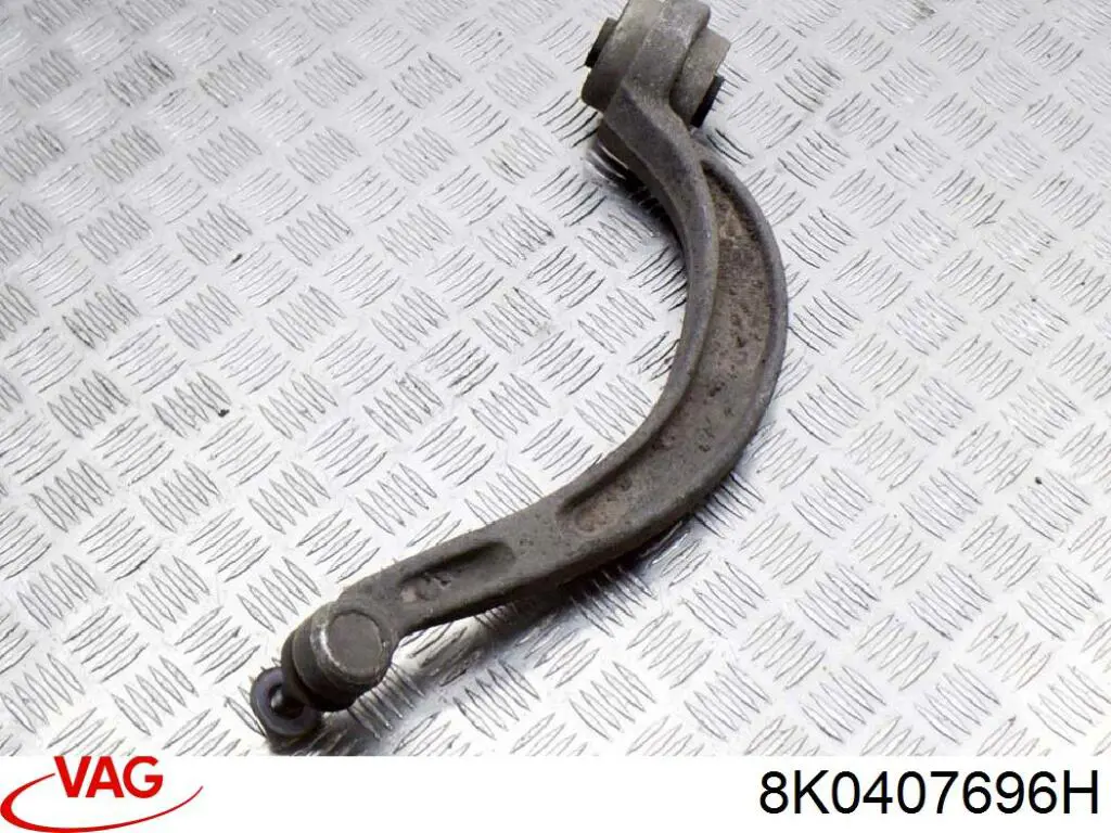 Купити 8K0407696H VAG Важіль передньої підвіски нижній, правий