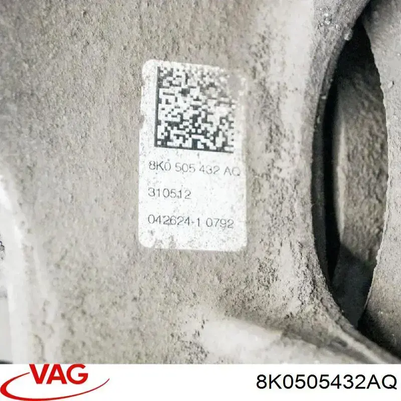 8K0505432AQ VAG Цапфа поворотна права