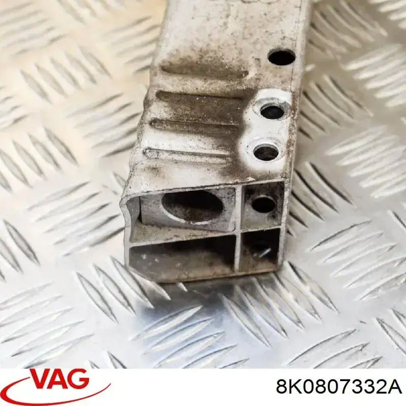 Кронштейн підсилювача заднього бампера 8K0807332A VAG