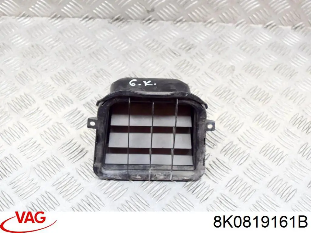 Решітка вентиляційна задня 8K0819161C Porsche