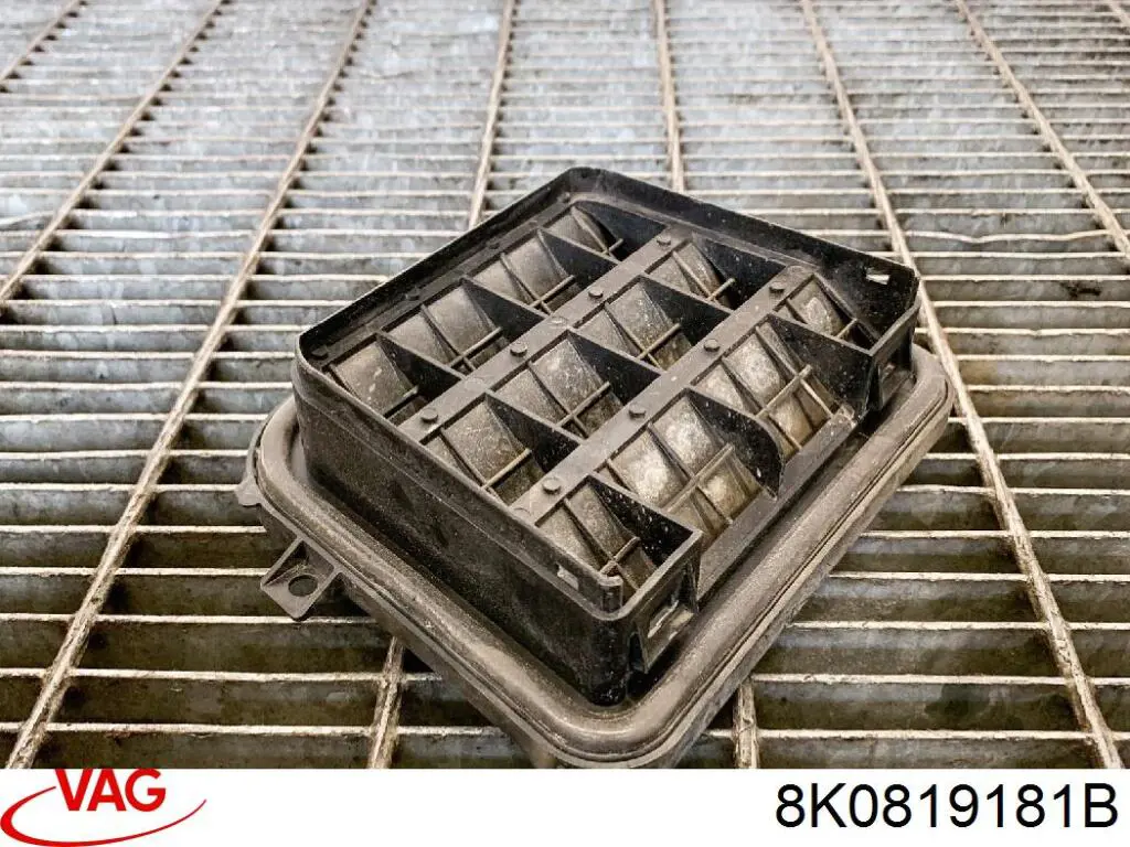Решітка вентиляційна задня 8K0819181B VAG