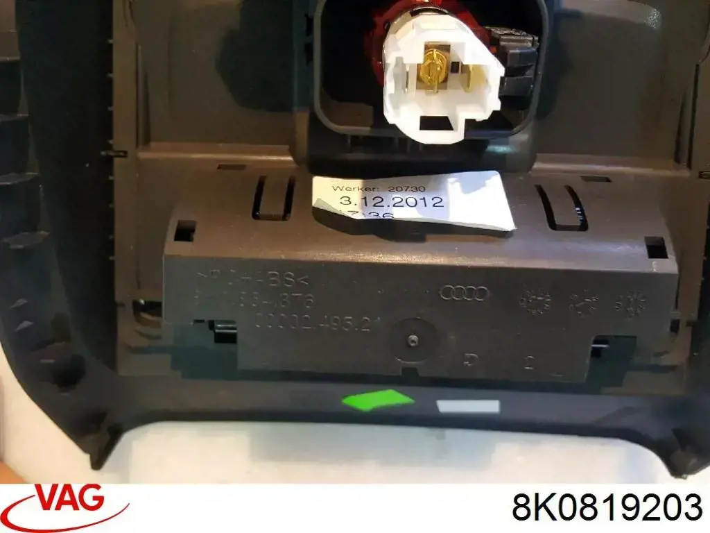 Купити 8K0819203 VAG Решітка вентиляції салону в підлокітнику, задня