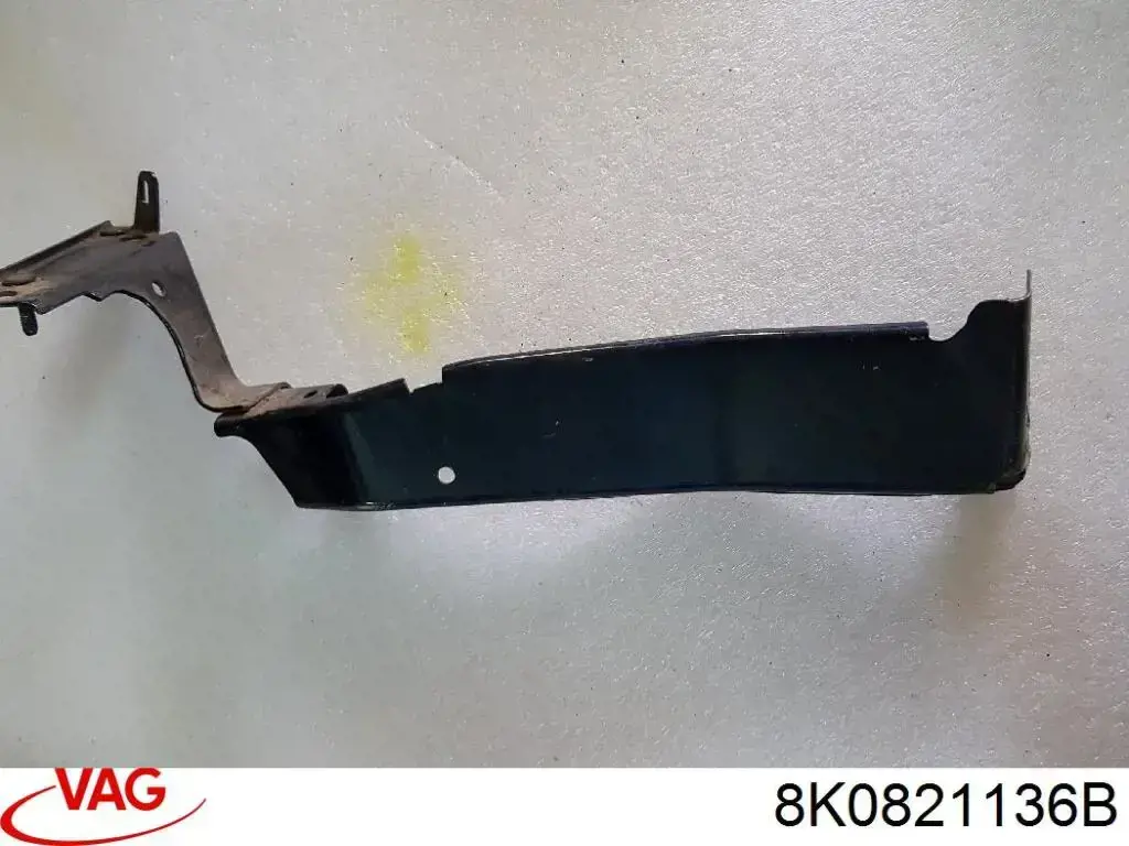 Кронштейн кріплення крила переднього правого, передній 8K0821136B VAG