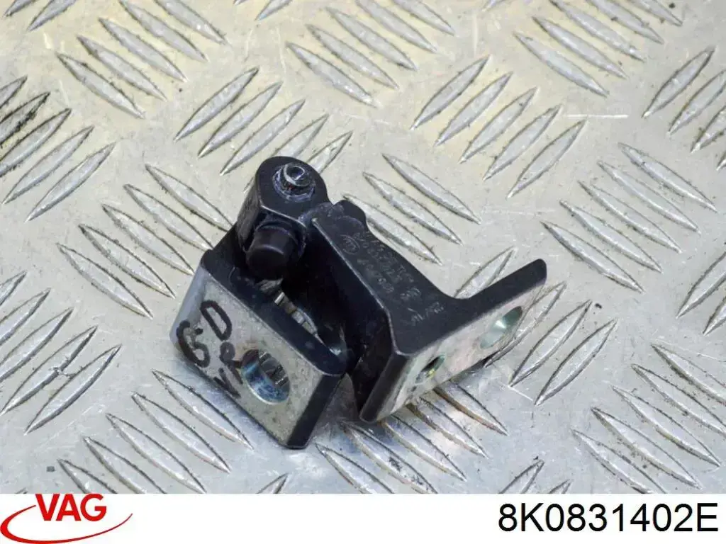 Петля заднтої двері, правої 8K0831402E VAG