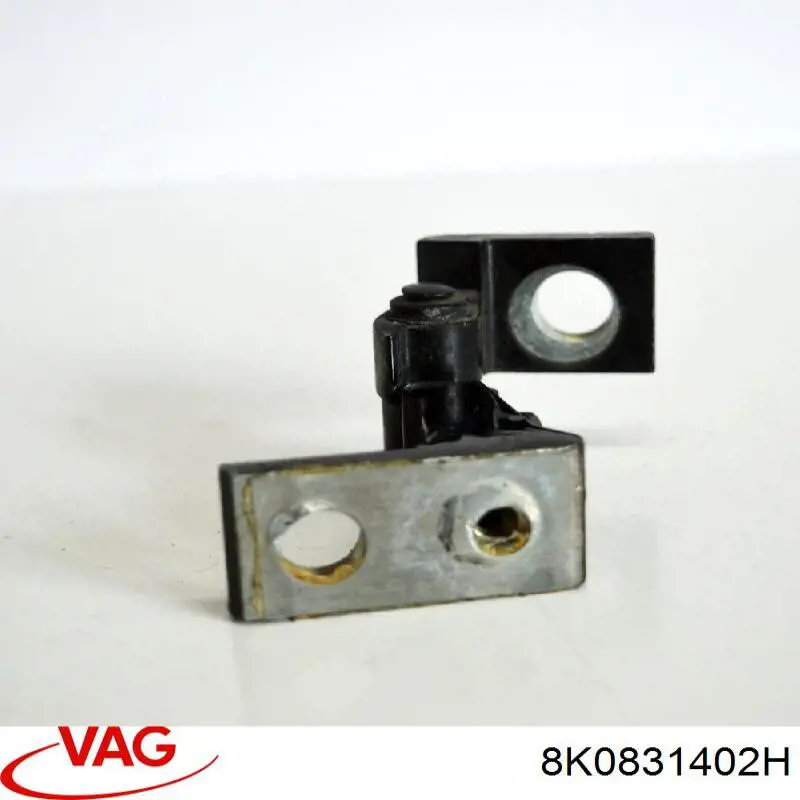 Петля заднтої двері, правої 8K0831402H VAG