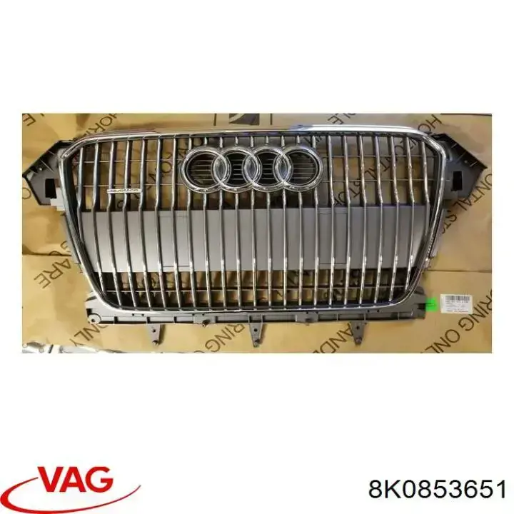  Решітка радіатора Audi A4 