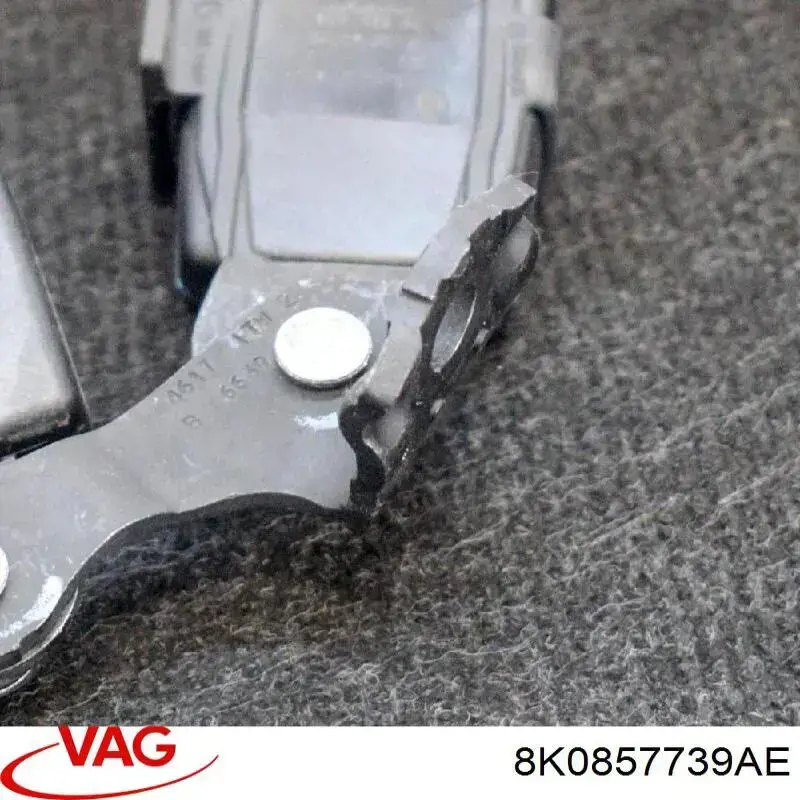 Важіль фіксатора ременя безпеки задній лівий 8K0857739AE VAG