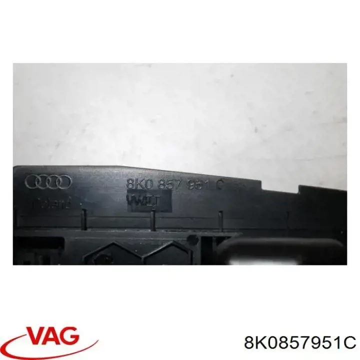 Попільничка центральної консолі 8K0857951C VAG
