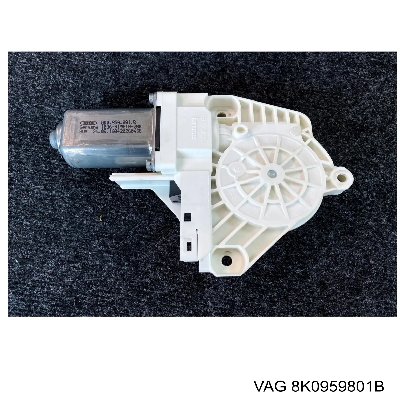 Двигун склопідіймача двері передньої, лівої 8K0959801B VAG