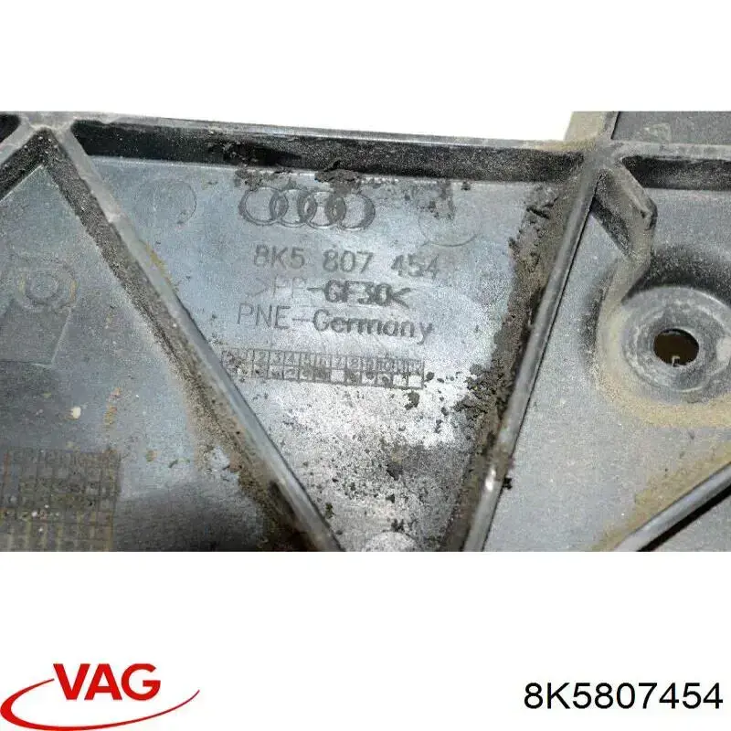 Кронштейн бампера заднього, правий 8K5807454 VAG
