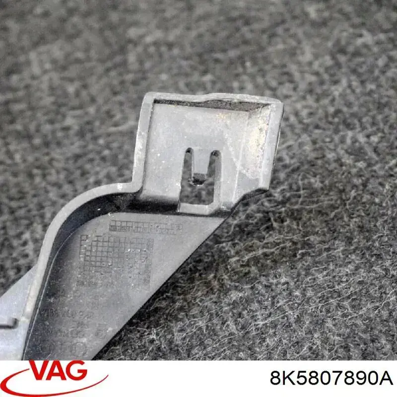 Кронштейн бампера заднього, правий Diamond/DPA 88071878402