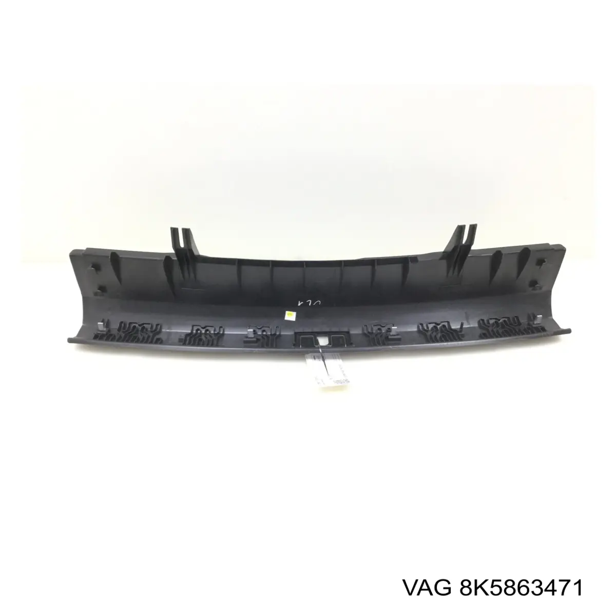 Облицювання задньої панелі багажника VAG 8K5863471